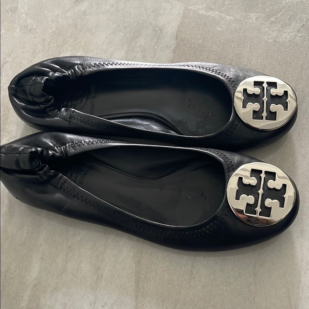 Tory Burch Black Leather Flats with Iconic Medallion - Picture 2 of 5